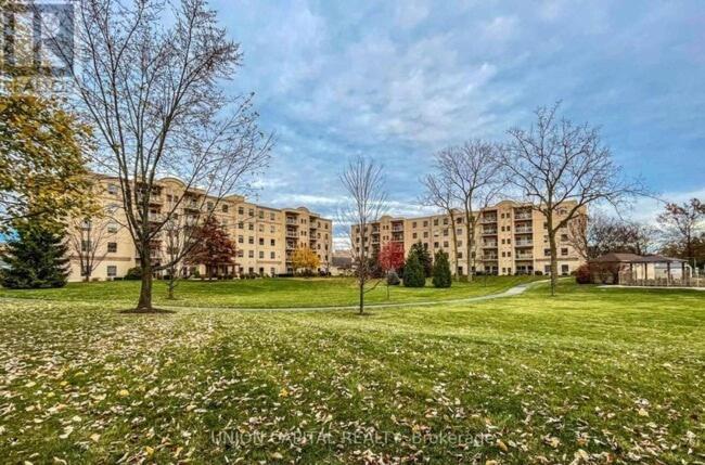 Impressive Furnished Apartment In Town Of Tecumseh Exterior foto