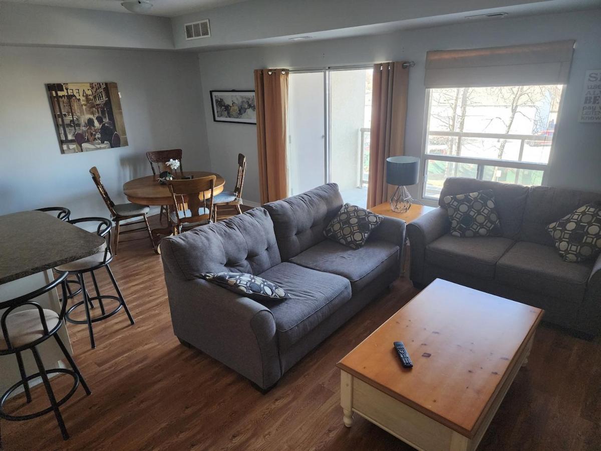 Impressive Furnished Apartment In Town Of Tecumseh Exterior foto