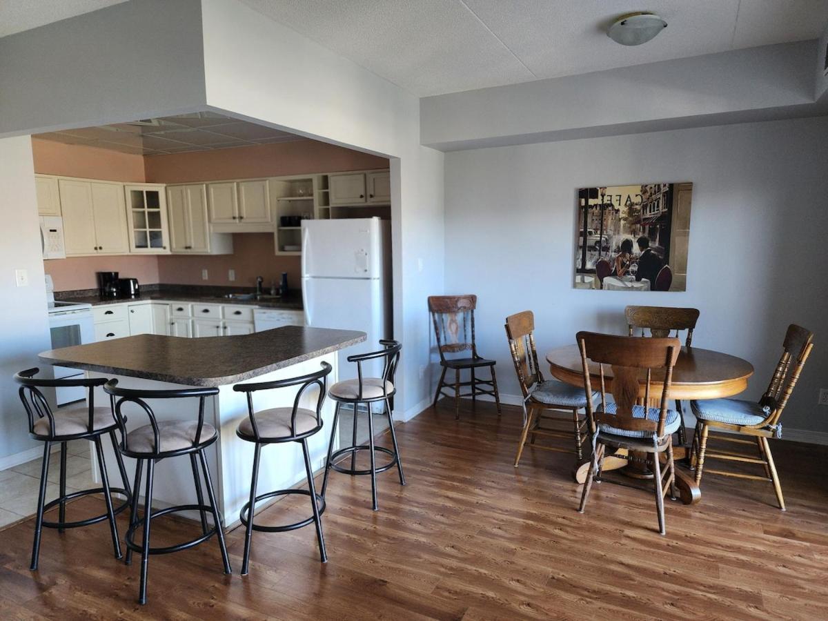 Impressive Furnished Apartment In Town Of Tecumseh Exterior foto
